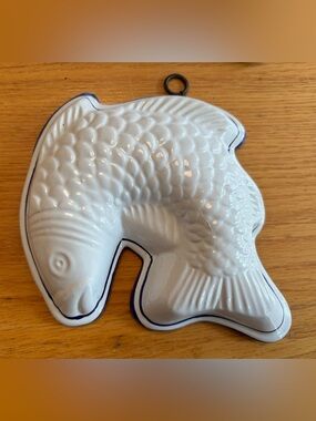 Ceramic Fish Mold Hanging Wall Decor - White with Blue Trim (Italy)